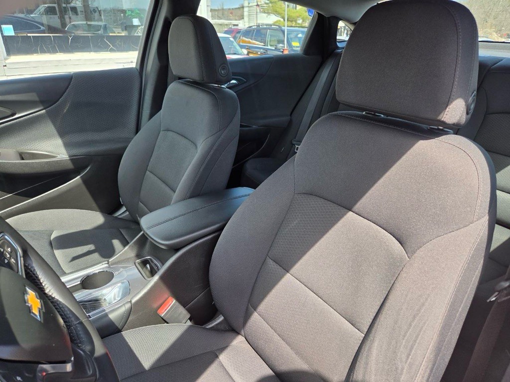 2016 Chevrolet Malibu Image 11
