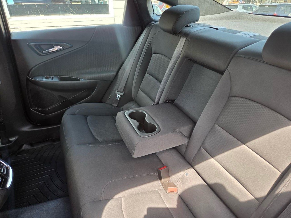 2016 Chevrolet Malibu Image 12
