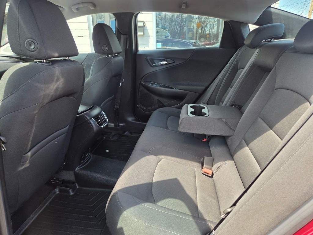 2016 Chevrolet Malibu Image 13