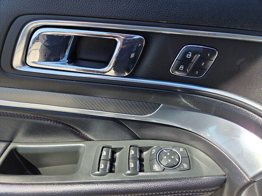2016 Ford Explorer Image 30