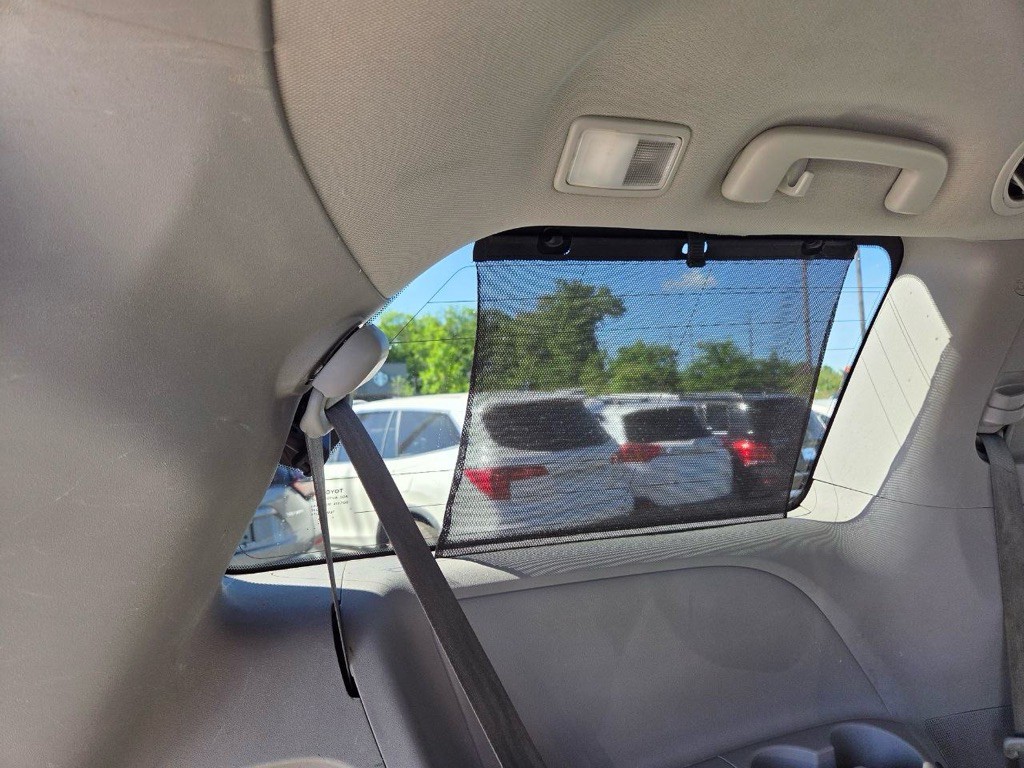 2017 Toyota Sienna Image 16