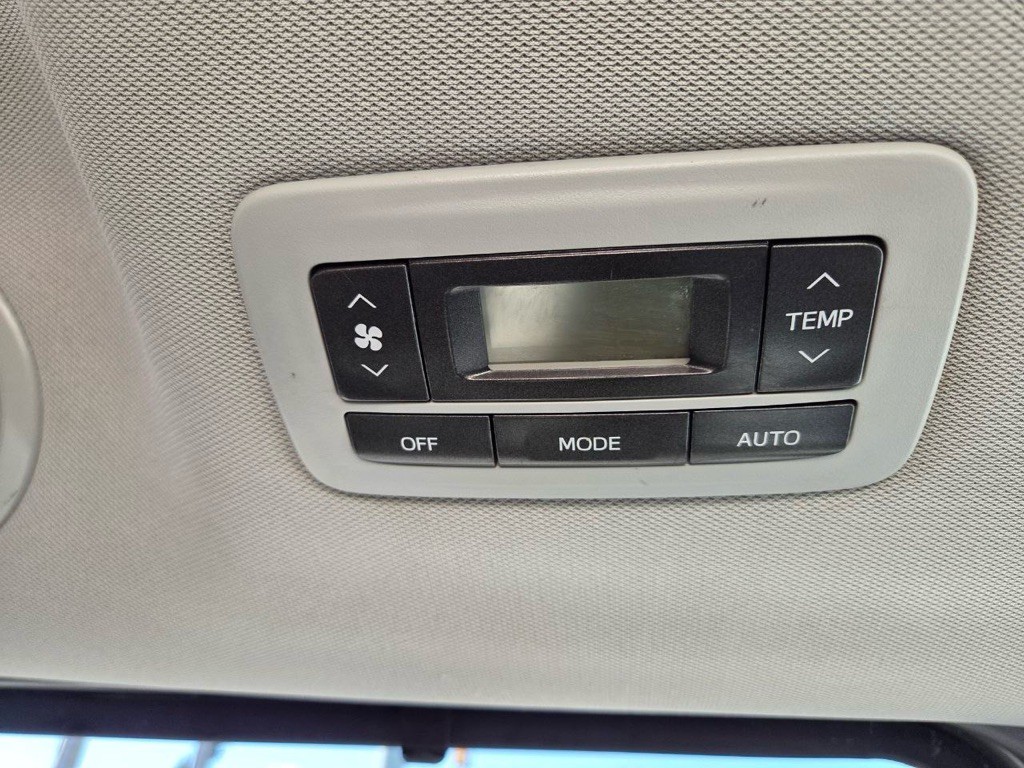 2017 Toyota Sienna Image 27