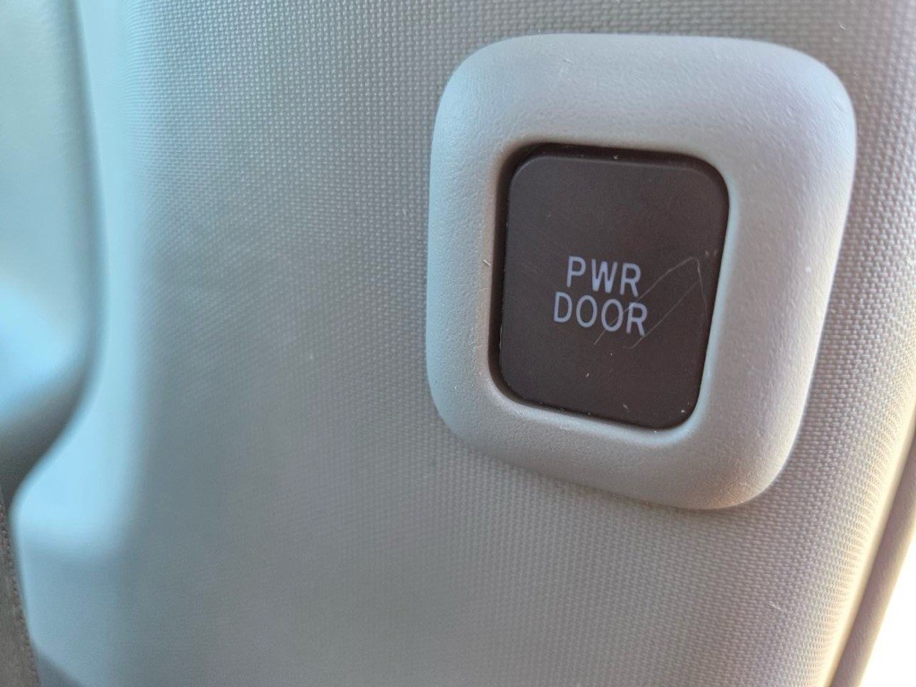 2017 Toyota Sienna Image 28