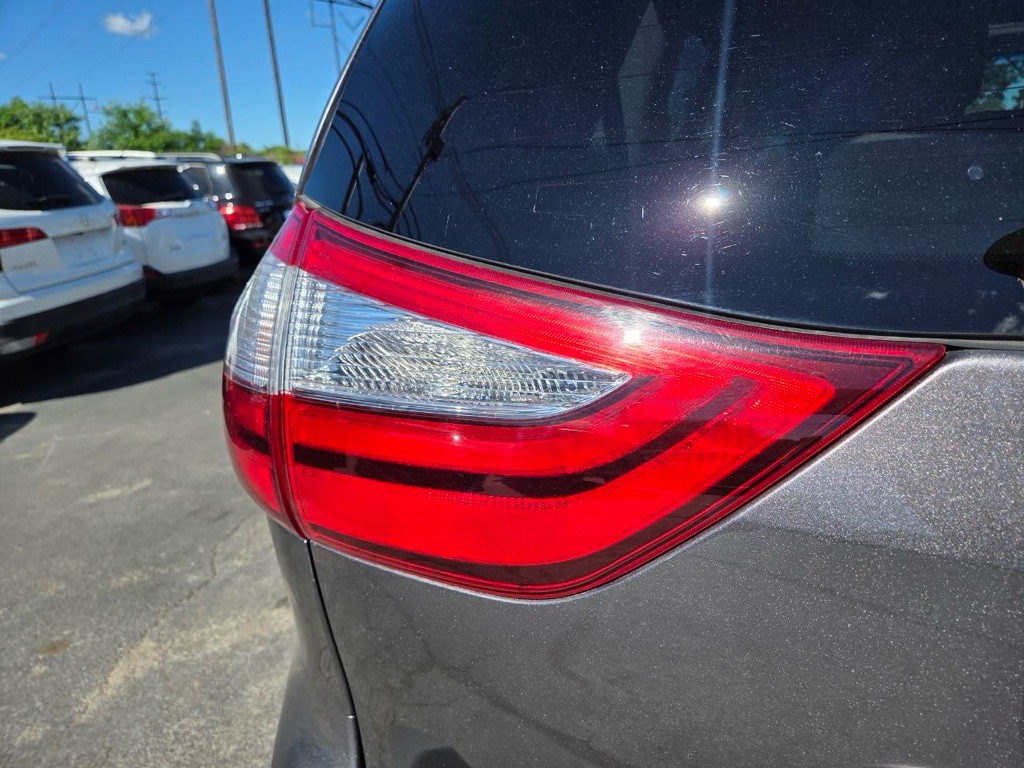 2017 Toyota Sienna Image 32
