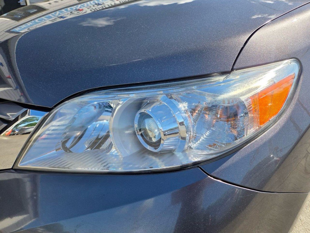 2017 Toyota Sienna Image 35