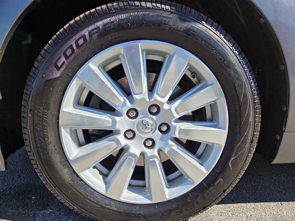 2017 Toyota Sienna Image 36