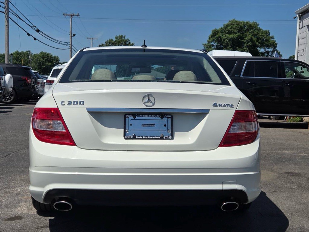 2011 Mercedes-Benz C-Class Image 4
