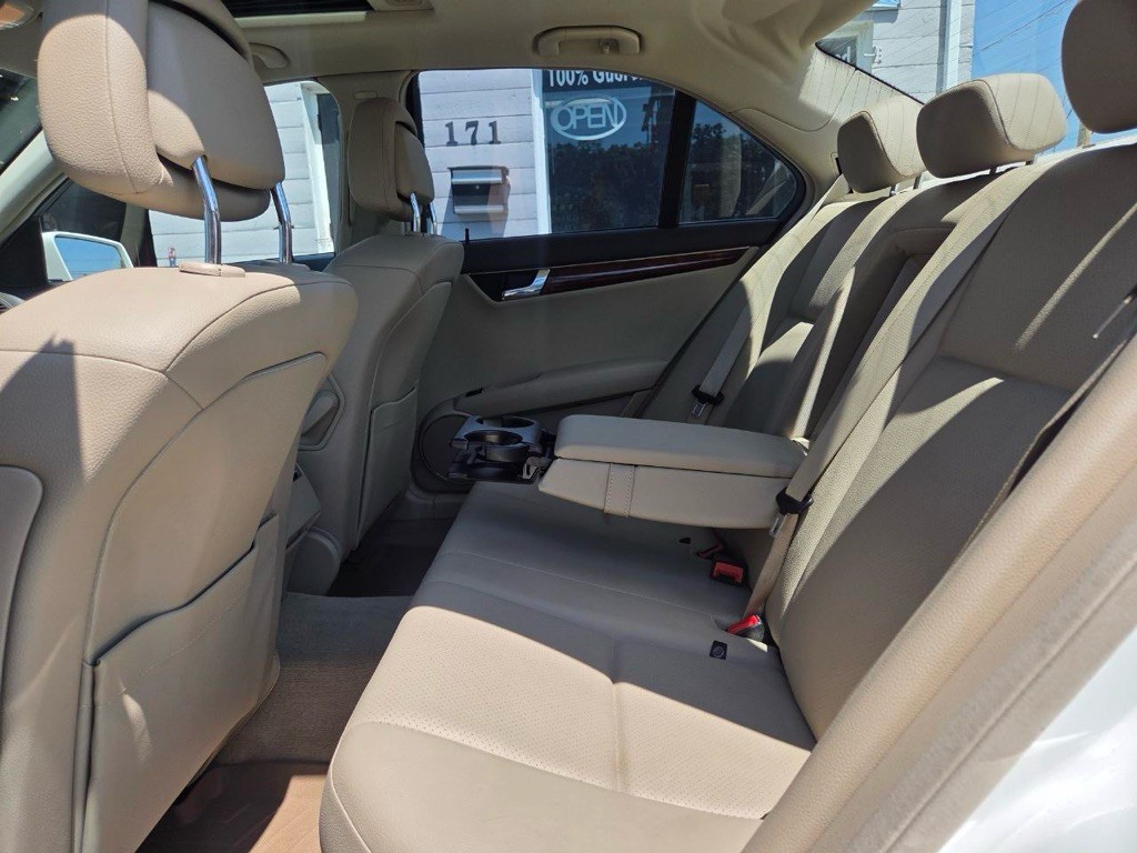 2011 Mercedes-Benz C-Class Image 11