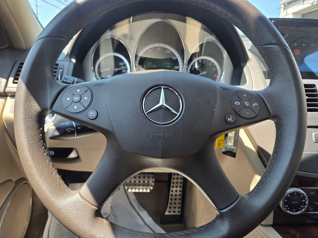 2011 Mercedes-Benz C-Class Image 15