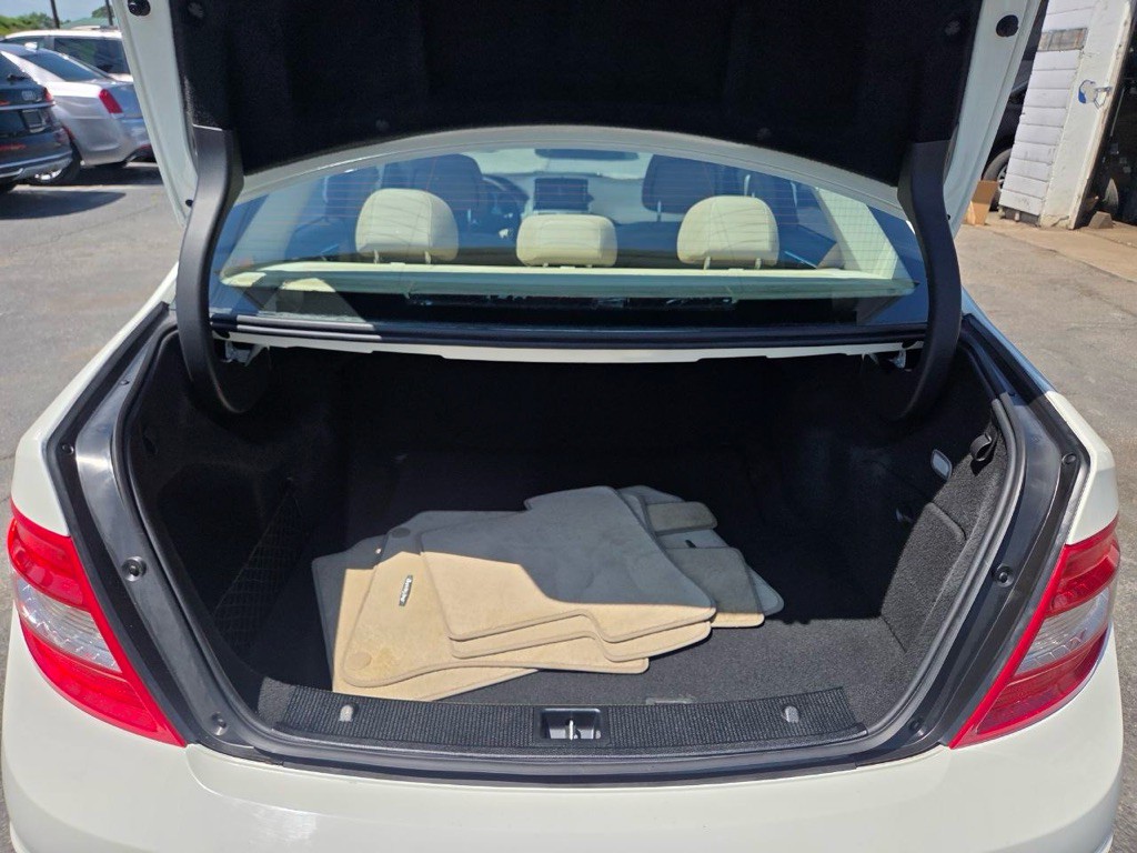 2011 Mercedes-Benz C-Class Image 21