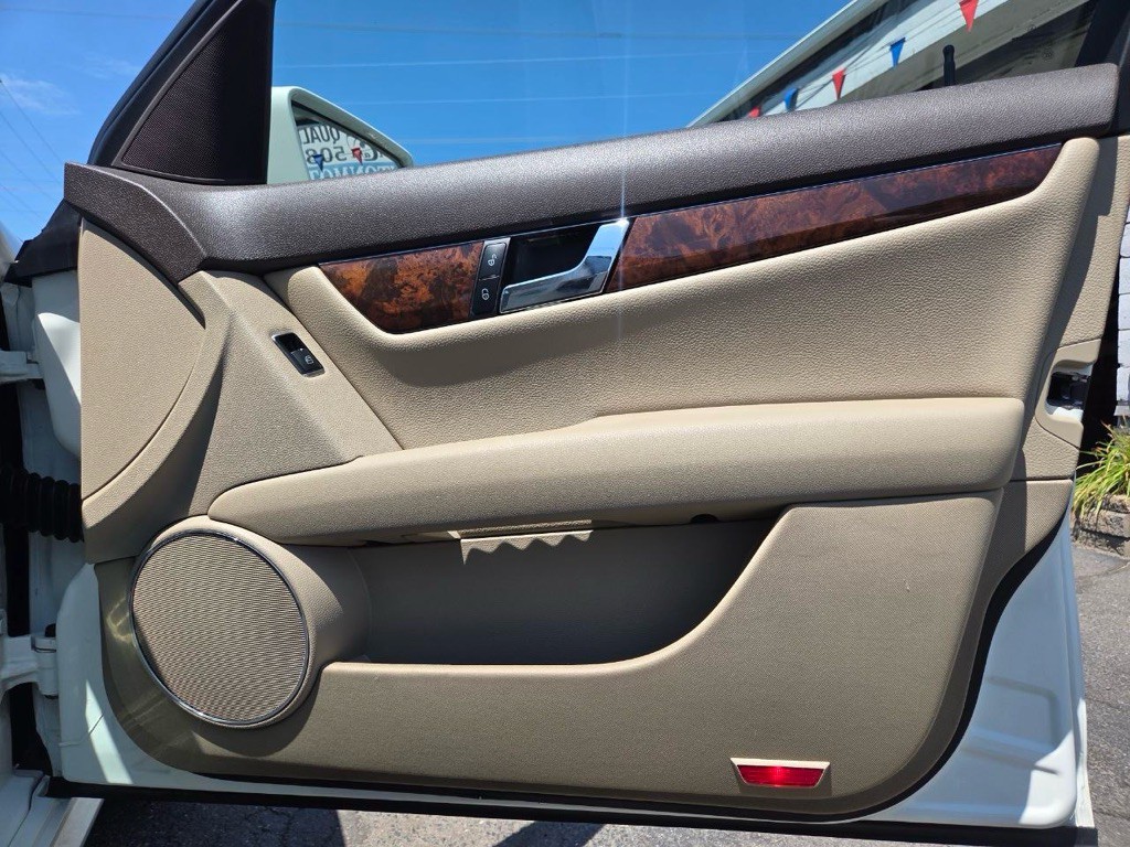 2011 Mercedes-Benz C-Class Image 23