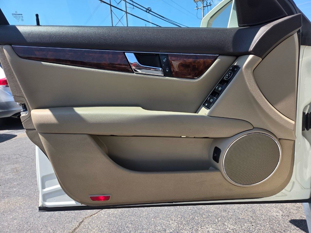 2011 Mercedes-Benz C-Class Image 24