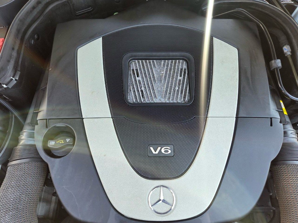 2011 Mercedes-Benz C-Class Image 30