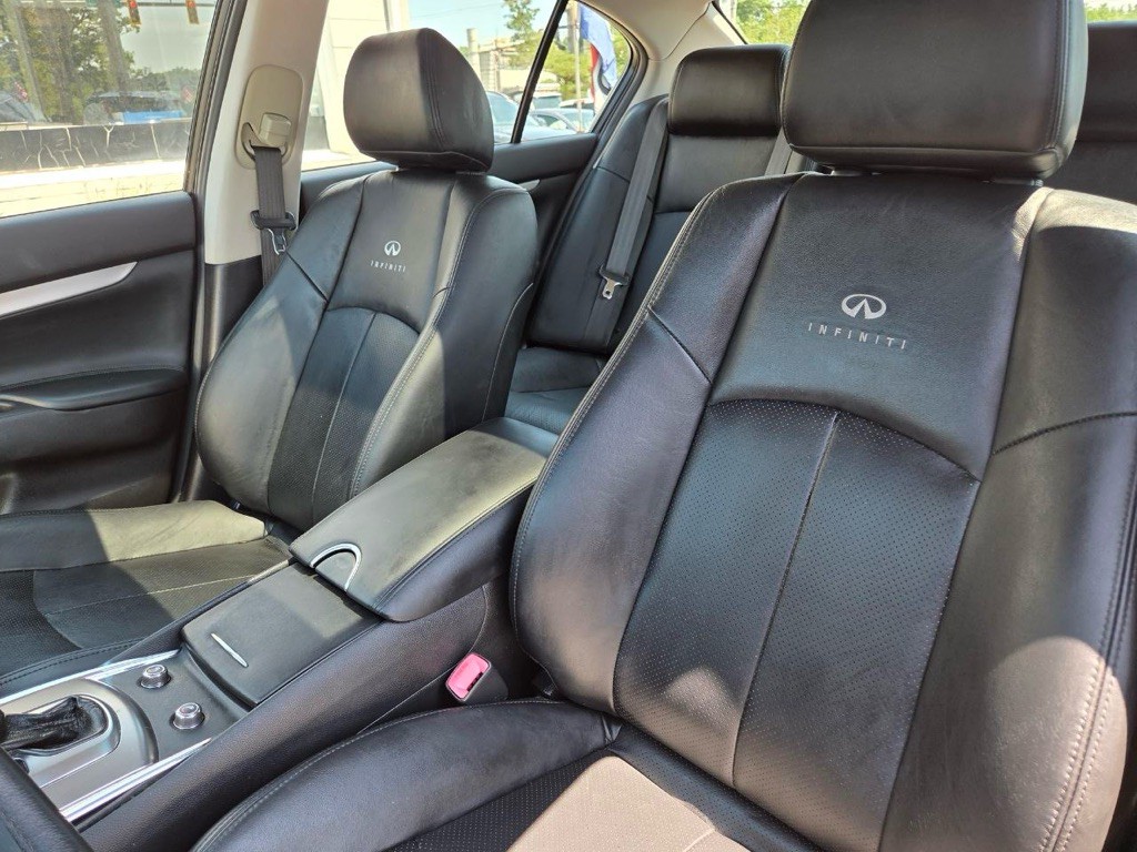 2013 INFINITI G37 Image 11