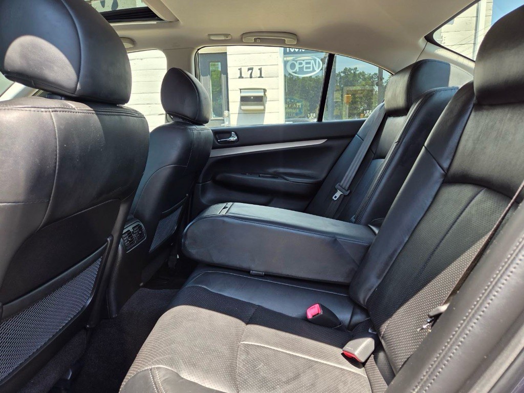 2013 INFINITI G37 Image 12