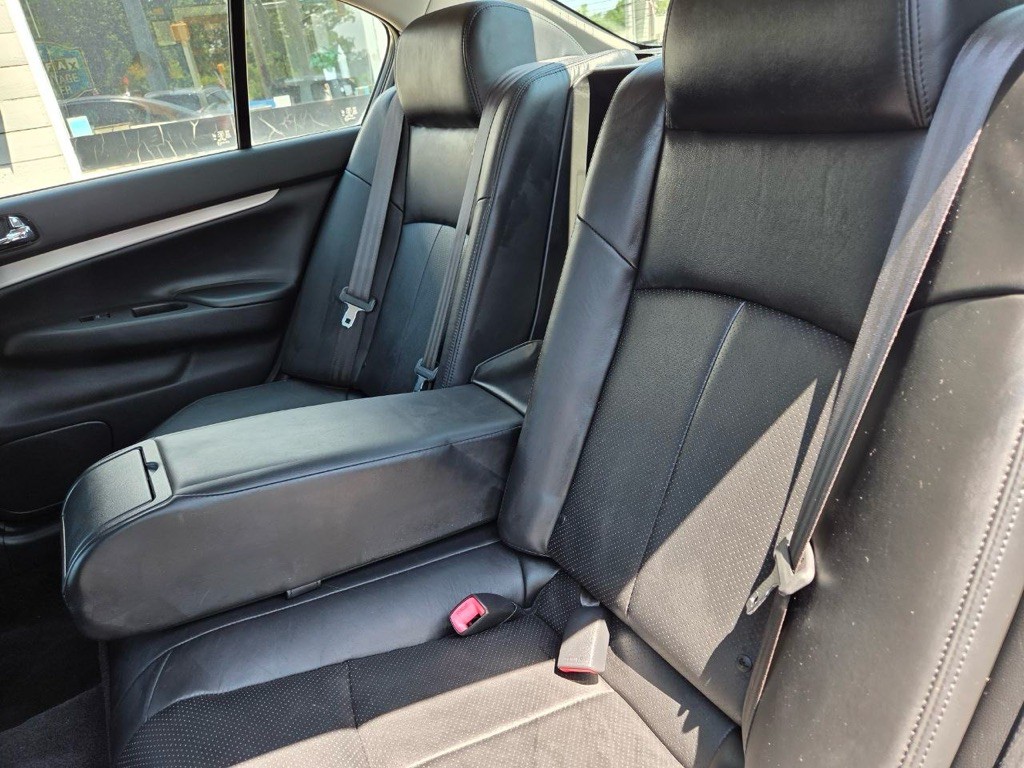 2013 INFINITI G37 Image 13