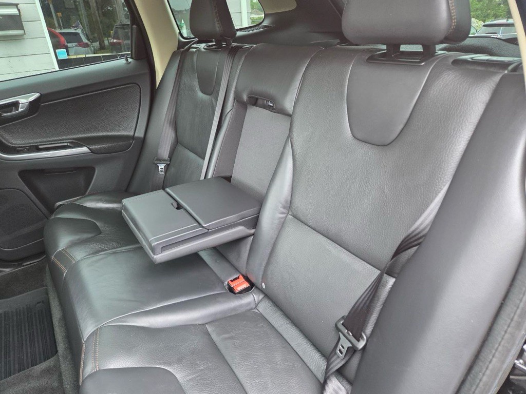 2013 Volvo XC60 Image 11