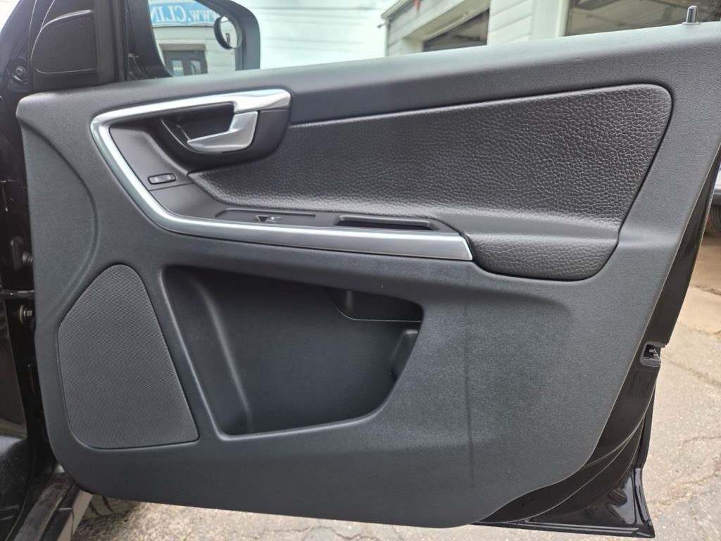 2013 Volvo XC60 Image 16