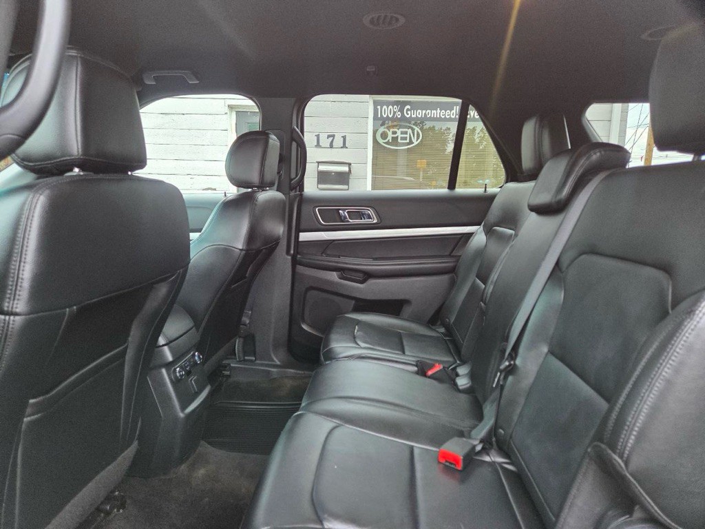 2016 Ford Explorer Image 9