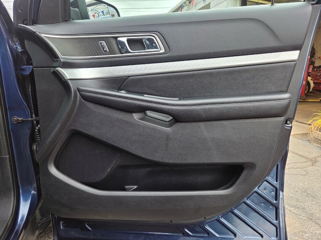 2016 Ford Explorer Image 18