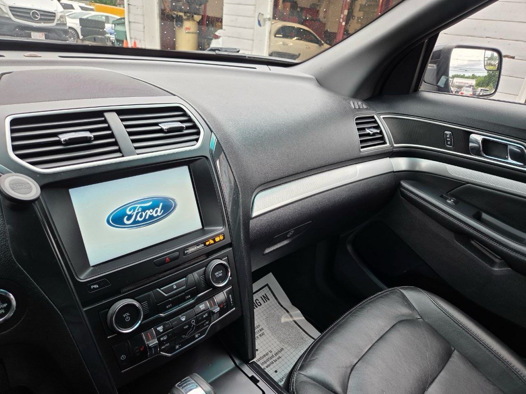 2016 Ford Explorer Image 19