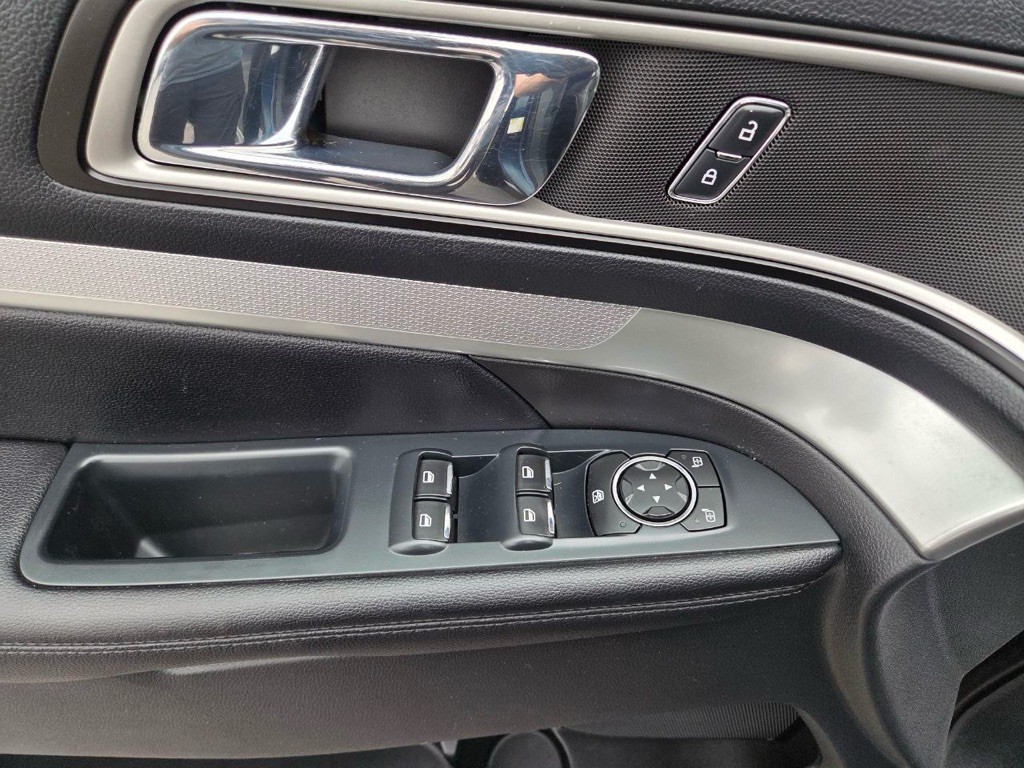 2016 Ford Explorer Image 24