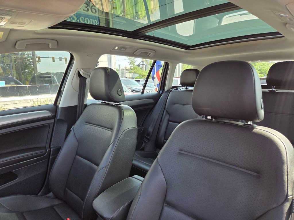 2016 Volkswagen Golf Image 11