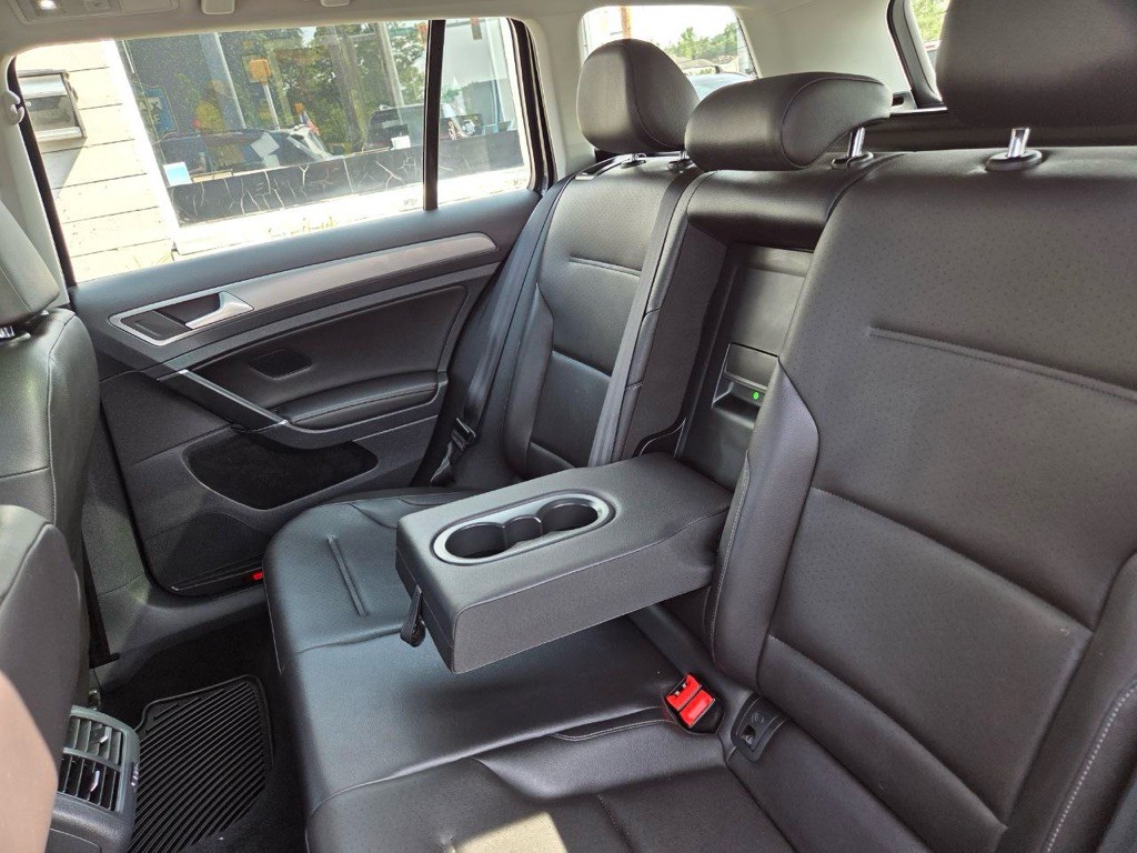 2016 Volkswagen Golf Image 13