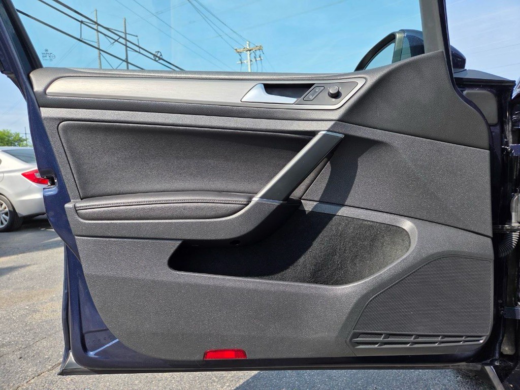 2016 Volkswagen Golf Image 24
