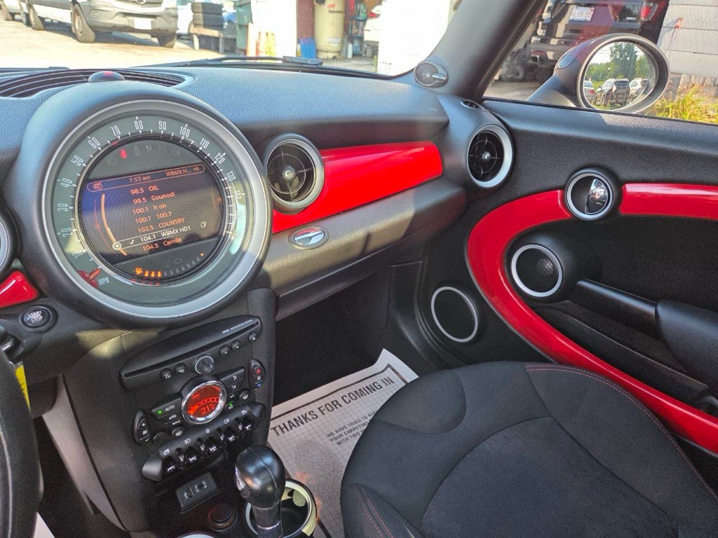 2013 MINI Cooper Image 16