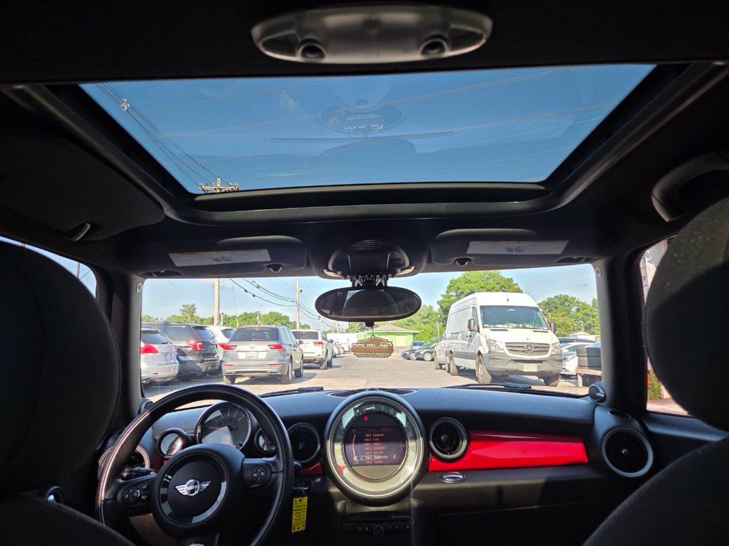 2013 MINI Cooper Image 20