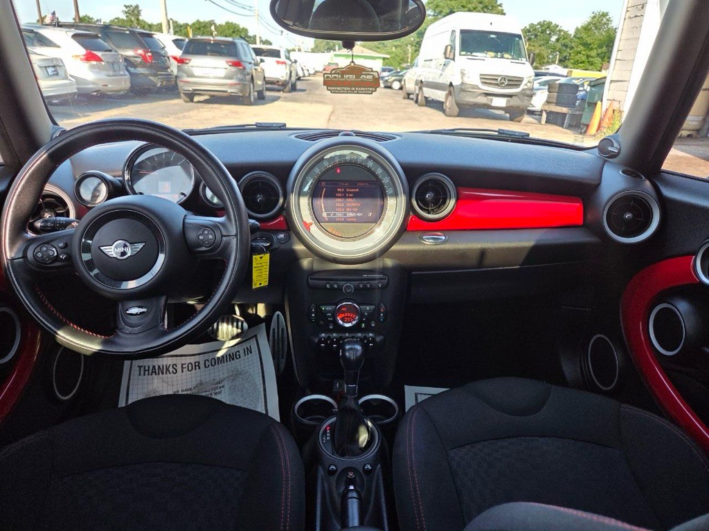 2013 MINI Cooper Image 21