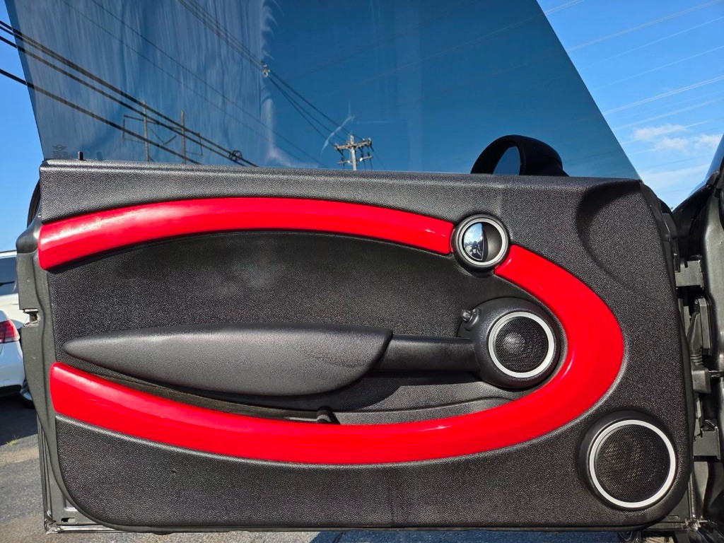 2013 MINI Cooper Image 26
