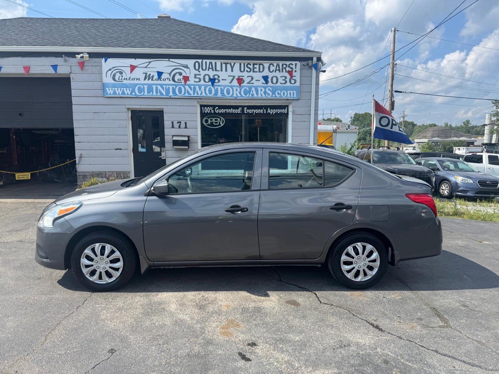 2017 Nissan Versa Image 2
