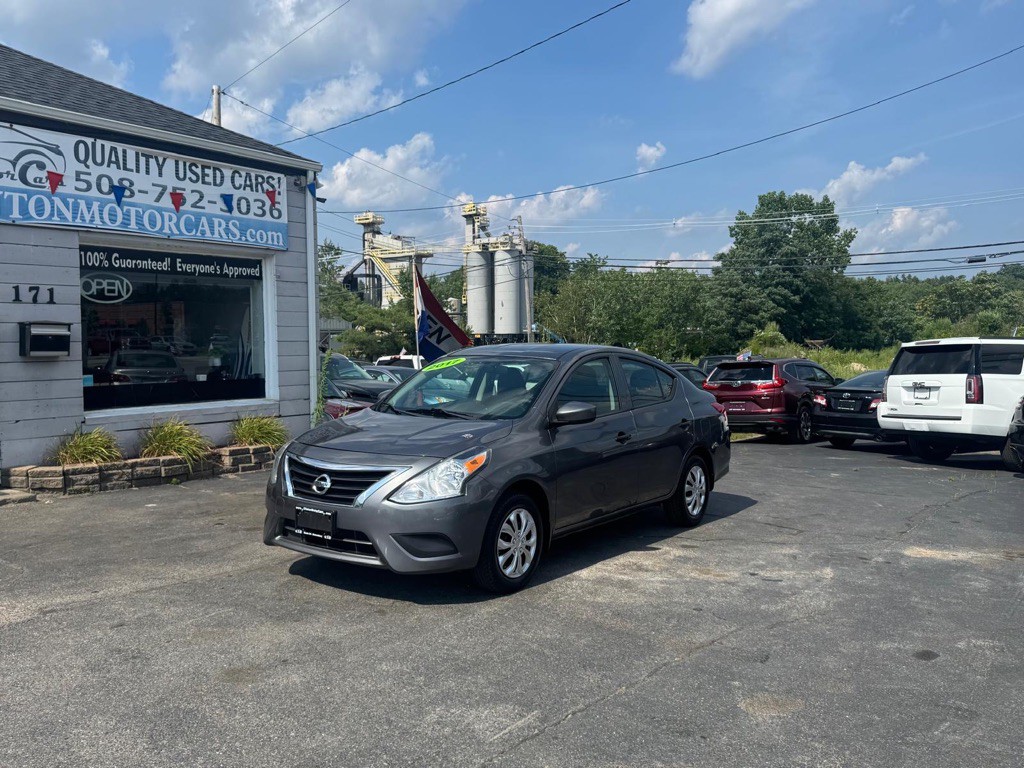 2017 Nissan Versa Image 3