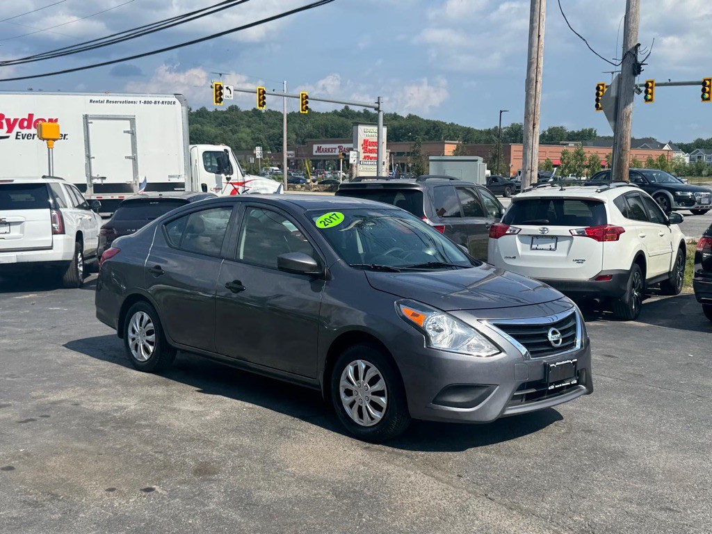2017 Nissan Versa Image 5