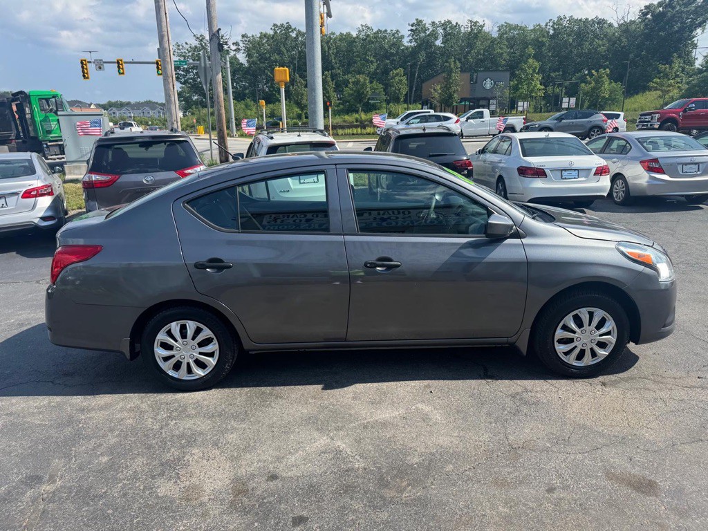 2017 Nissan Versa Image 6