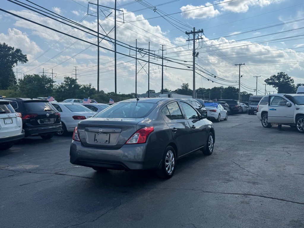 2017 Nissan Versa Image 7