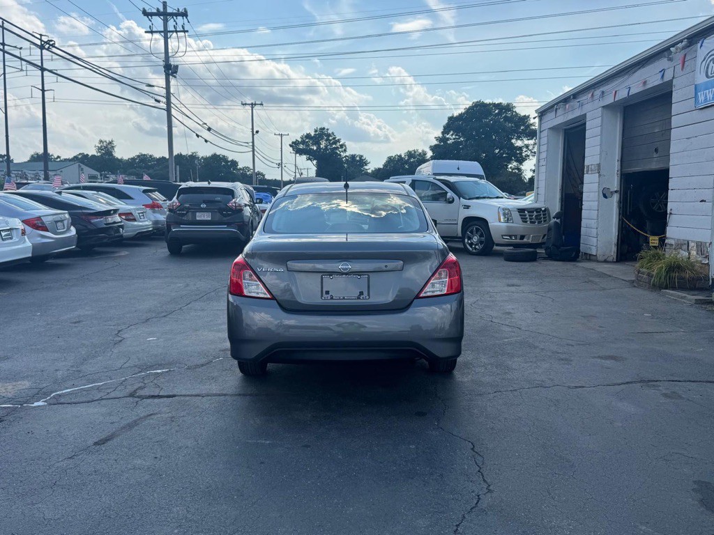 2017 Nissan Versa Image 8