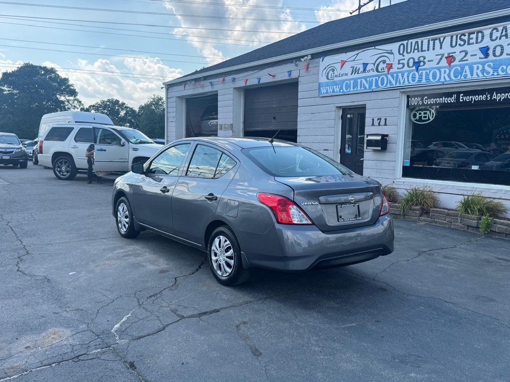 2017 Nissan Versa Image 9