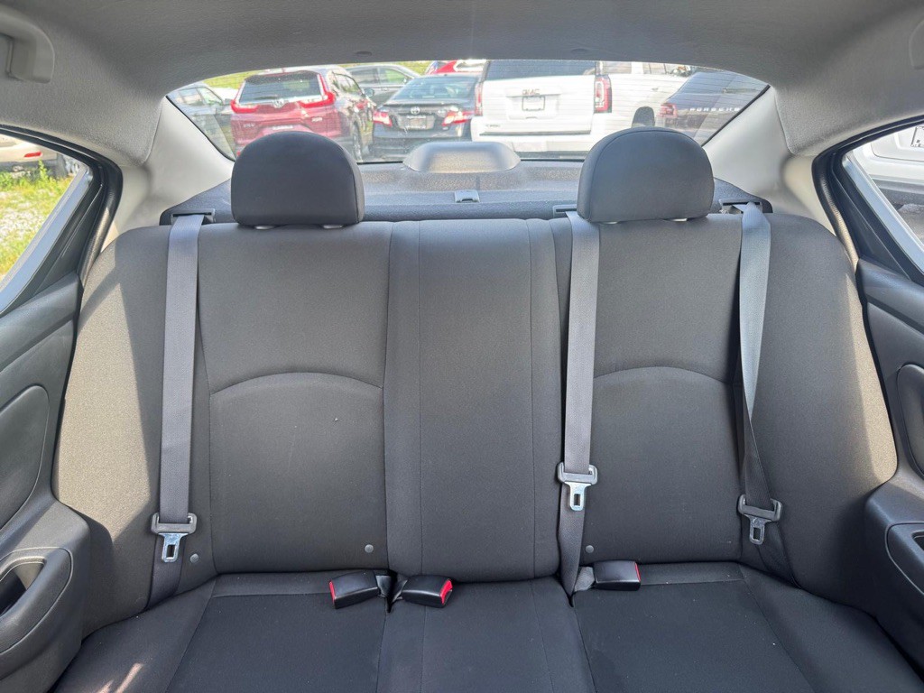 2017 Nissan Versa Image 11