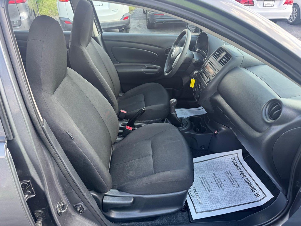 2017 Nissan Versa Image 12