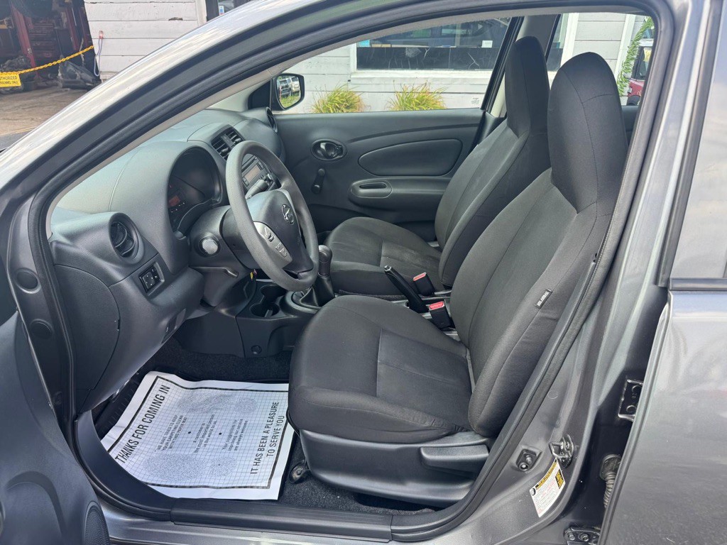 2017 Nissan Versa Image 13