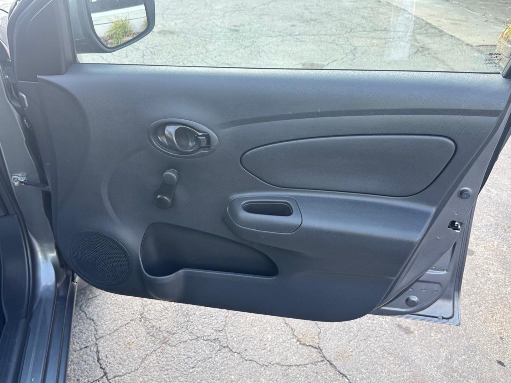 2017 Nissan Versa Image 17