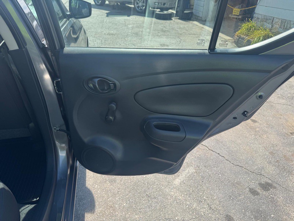 2017 Nissan Versa Image 18
