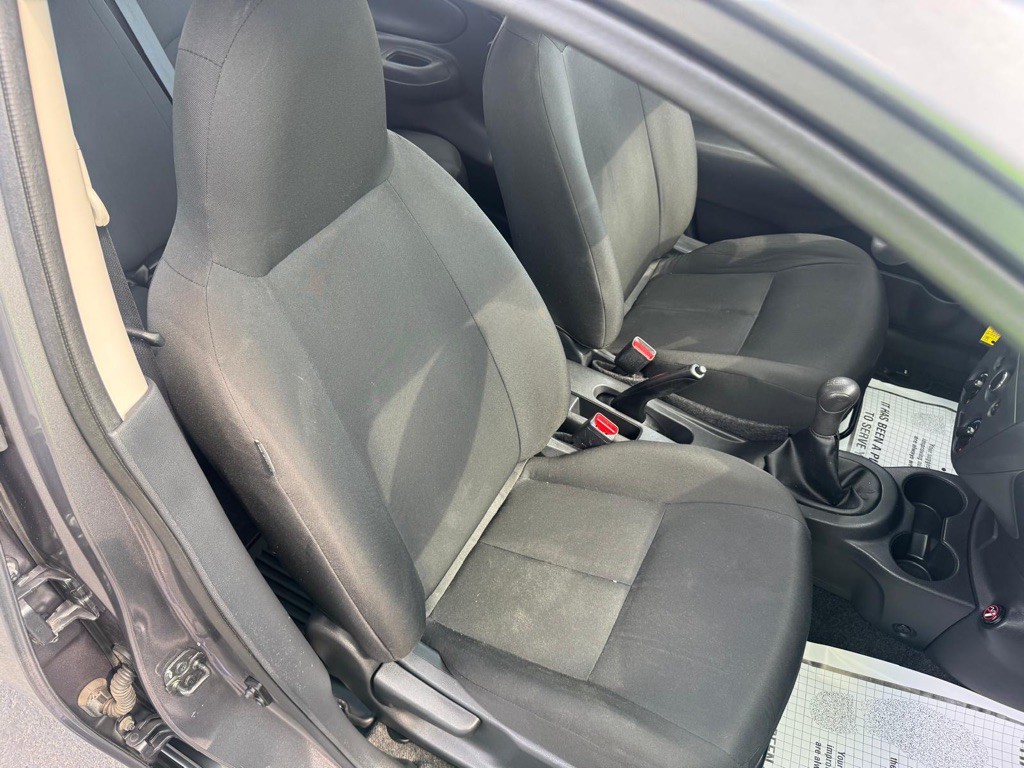2017 Nissan Versa Image 19
