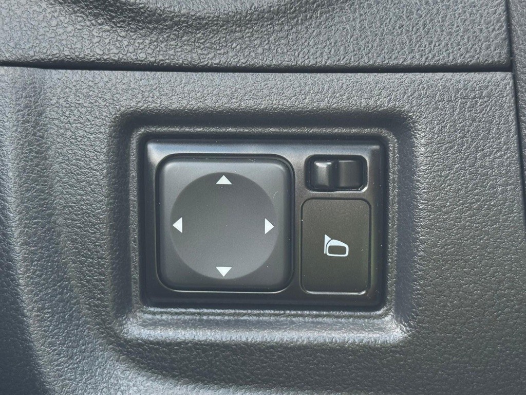 2017 Nissan Versa Image 25