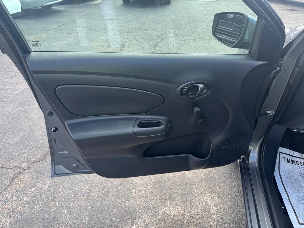 2017 Nissan Versa Image 31