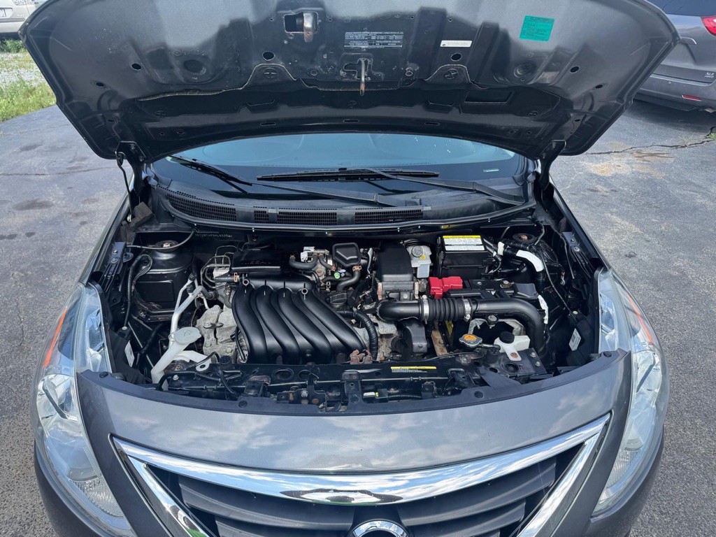 2017 Nissan Versa Image 32