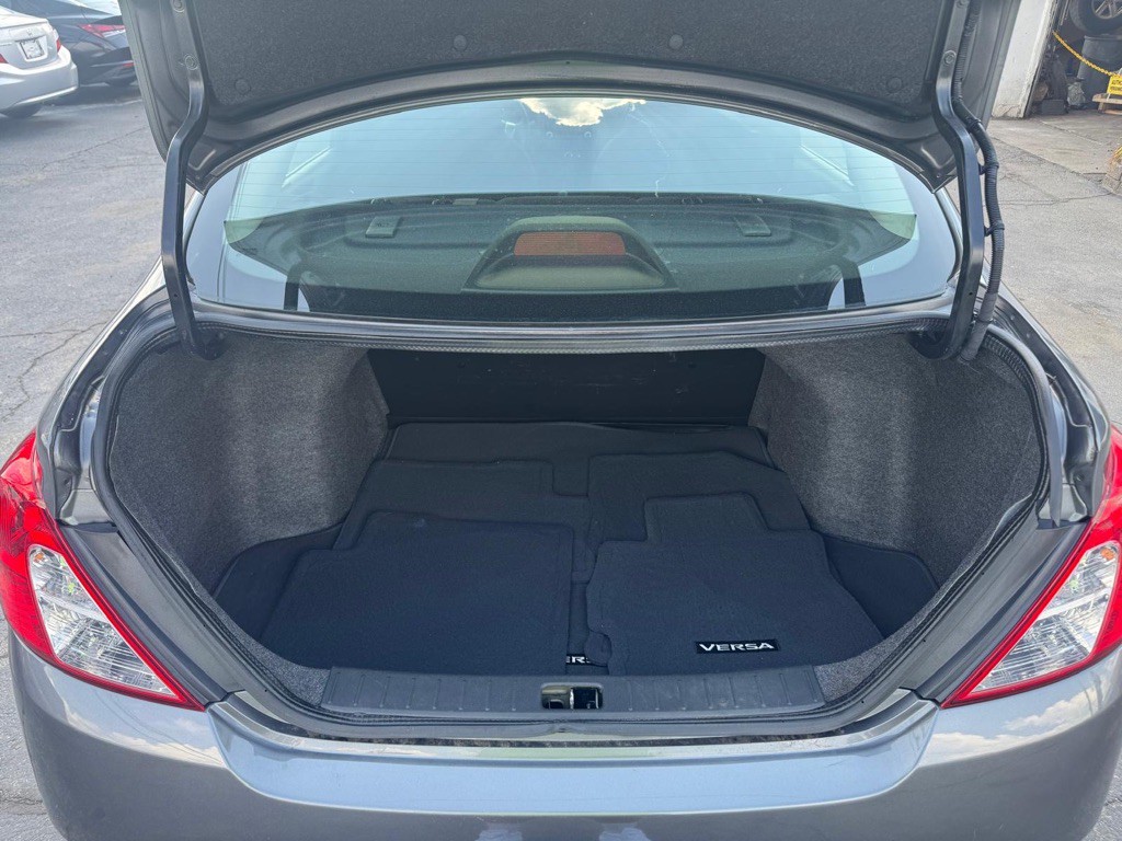 2017 Nissan Versa Image 33